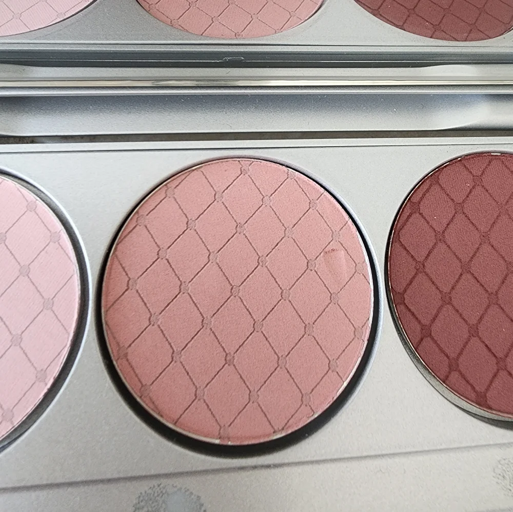🩷💕 VICTORIA'S SECRET SILK WEAR EYE COLOR LUMINOUS POWDER PALETTE 💕🩷